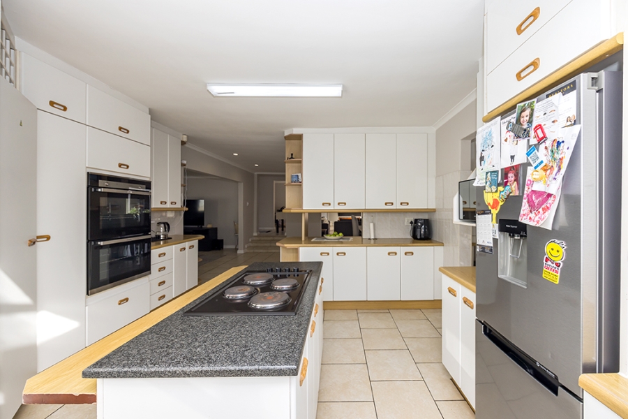 4 Bedroom Property for Sale in Amanda Glen Western Cape